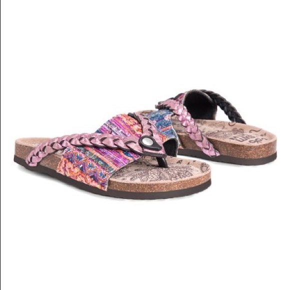 muk luk elaine sandals